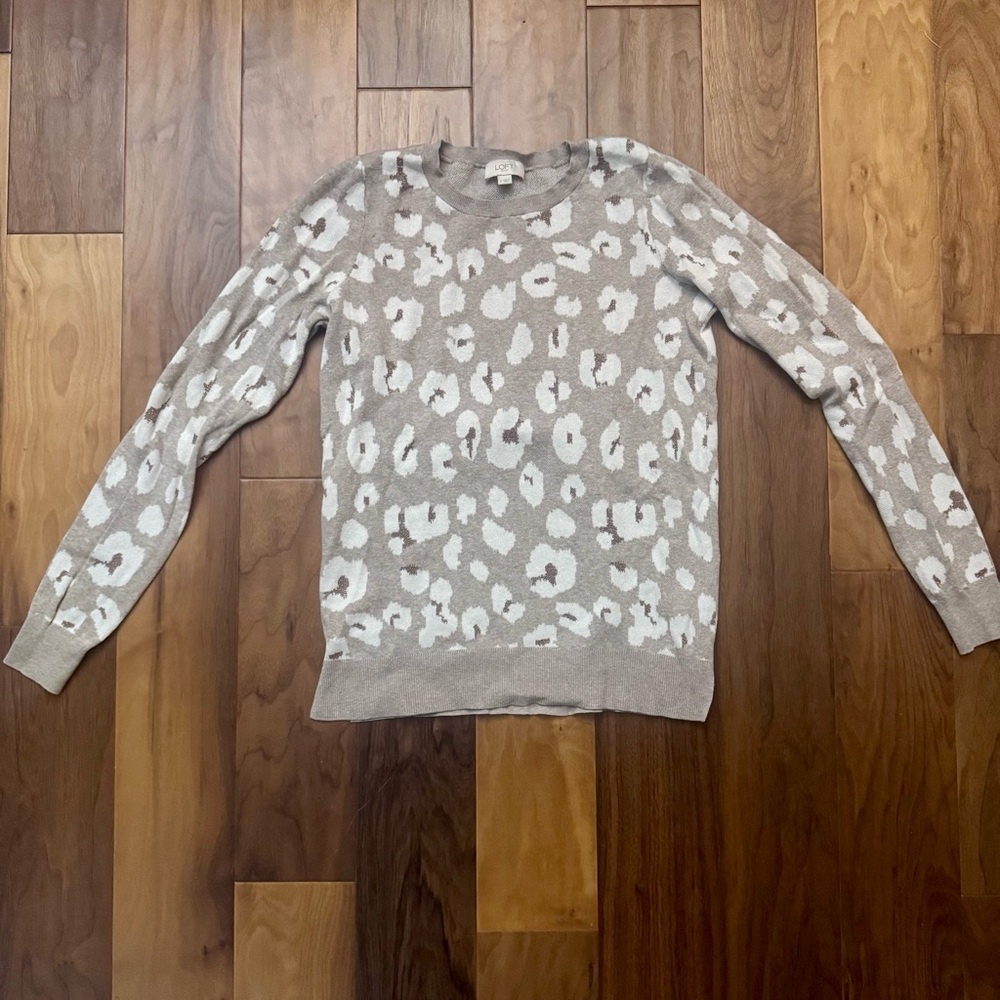 Women’s Loft Outlet Leopard Print Beige Crew Neck Sweater Sz Small